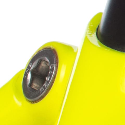 KIRK-01-yellow-red-detail-5